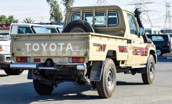 Buy Import Toyota Land Cruiser Beige Car in Import - Dubai in Bumthang Buy Import Toyota Land Cruiser Beige Car in Import - Dubai in Bumthang
