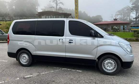 Buy Used Hyundai H1 Silver Car in Paro in Rinpung Buy Used Hyundai H1 Silver Car in Paro in Rinpung