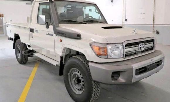 Buy Used Toyota Land Cruiser White Car in Chhukha in Chhukha Buy Used Toyota Land Cruiser White Car in Chhukha in Chhukha