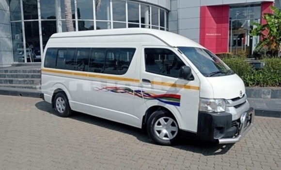 Buy Used Toyota Hiace White Car in Thimphu in Timphu Buy Used Toyota Hiace White Car in Thimphu in Timphu