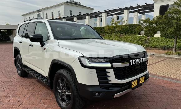 Buy Used Toyota Land Cruiser White Car in Thimphu in Timphu Buy Used Toyota Land Cruiser White Car in Thimphu in Timphu