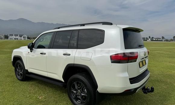 Buy Used Toyota Land Cruiser White Car in Thimphu in Timphu Buy Used Toyota Land Cruiser White Car in Thimphu in Timphu
