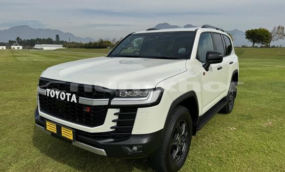 Buy Used Toyota Land Cruiser White Car in Thimphu in Timphu Buy Used Toyota Land Cruiser White Car in Thimphu in Timphu