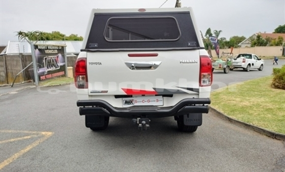 Buy Used Toyota Hilux White Car in Thimphu in Timphu Buy Used Toyota Hilux White Car in Thimphu in Timphu