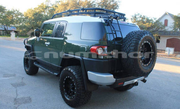 Buy Used Toyota FJ Cruiser Green Car in Thimphu in Timphu Buy Used Toyota FJ Cruiser Green Car in Thimphu in Timphu