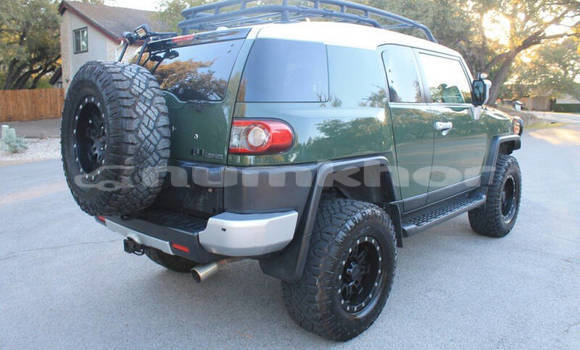 Buy Used Toyota FJ Cruiser Green Car in Thimphu in Timphu Buy Used Toyota FJ Cruiser Green Car in Thimphu in Timphu