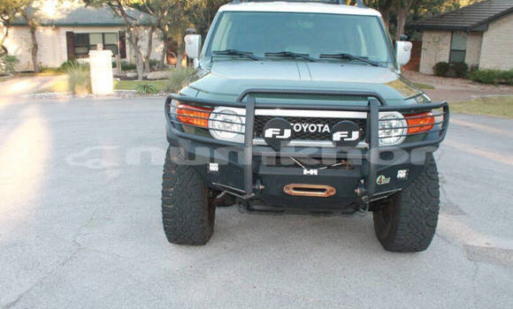 Buy Used Toyota FJ Cruiser Green Car in Thimphu in Timphu Buy Used Toyota FJ Cruiser Green Car in Thimphu in Timphu