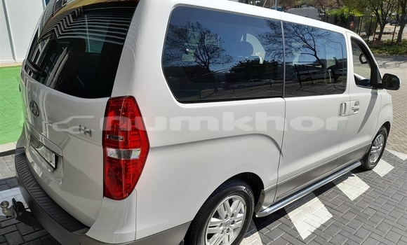 Buy Used Hyundai H1 White Car in Thimphu in Timphu Buy Used Hyundai H1 White Car in Thimphu in Timphu
