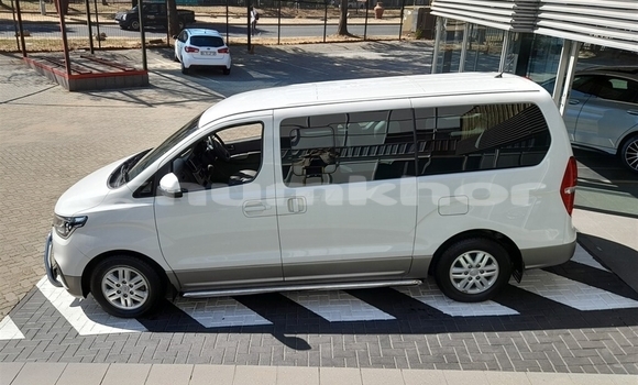 Buy Used Hyundai H1 White Car in Thimphu in Timphu Buy Used Hyundai H1 White Car in Thimphu in Timphu