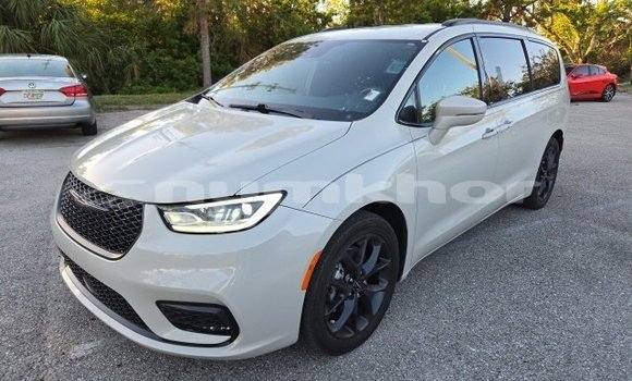 Buy Used Chrysler Pacifica White Car in Tongsa in Tongsa