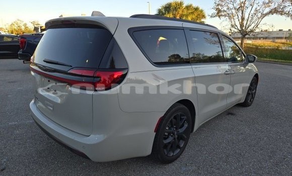 Buy Used Chrysler Pacifica White Car in Tongsa in Tongsa Buy Used Chrysler Pacifica White Car in Tongsa in Tongsa