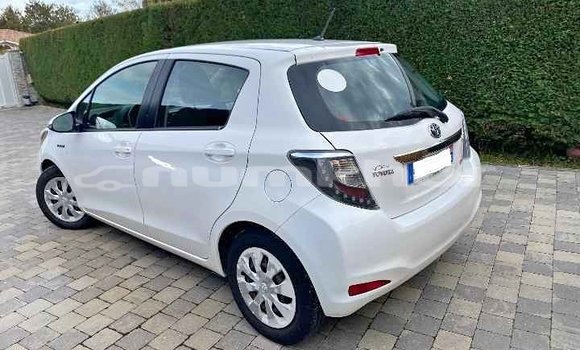 Buy Used Toyota Yaris White Car in Lhuntshi in Lhuntshi Buy Used Toyota Yaris White Car in Lhuntshi in Lhuntshi