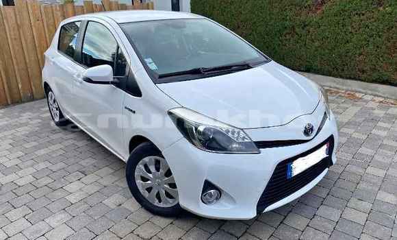 Buy Used Toyota Yaris White Car in Lhuntshi in Lhuntshi Buy Used Toyota Yaris White Car in Lhuntshi in Lhuntshi