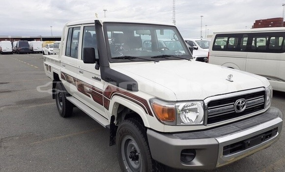 Buy Used Toyota Land Cruiser White Car in Thimphu in Timphu Buy Used Toyota Land Cruiser White Car in Thimphu in Timphu