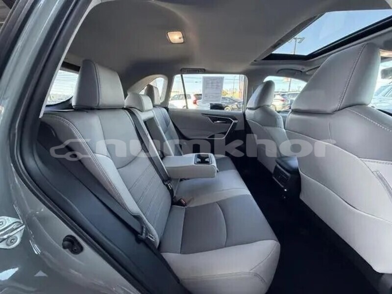 Big with watermark toyota rav4 punakha gasa 4792