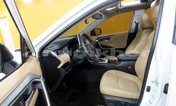 Buy Used Toyota RAV4 White Car in Jakar in Bumthang Buy Used Toyota RAV4 White Car in Jakar in Bumthang