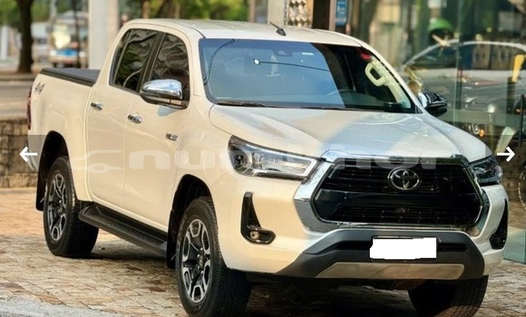 Buy Used Toyota Hilux White Car in Damphu in Chirang