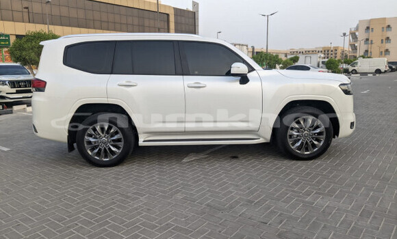 Buy Used Toyota Land Cruiser White Car in Thimphu in Timphu Buy Used Toyota Land Cruiser White Car in Thimphu in Timphu