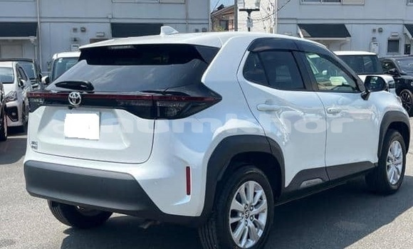 Buy Used Toyota Yaris White Car in Thimphu in Timphu Buy Used Toyota Yaris White Car in Thimphu in Timphu