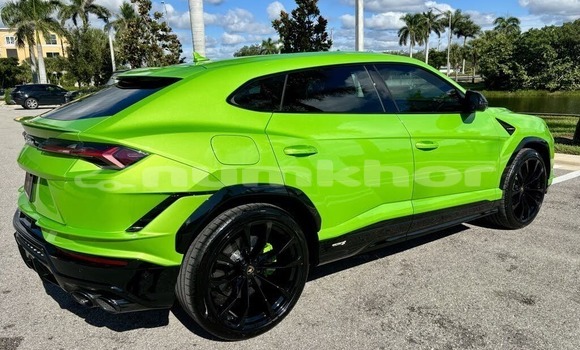 Buy Used Lamborghini Urus Green Car in Gasa in Punakha Buy Used Lamborghini Urus Green Car in Gasa in Punakha