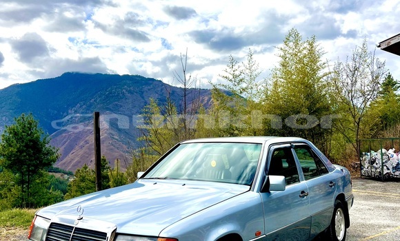 Buy Used Mercedes-Benz 250 Blue Car in Thimphu in Timphu
