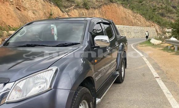Buy Used Isuzu D-max Cab4 Blue Car in Paro in Rinpung