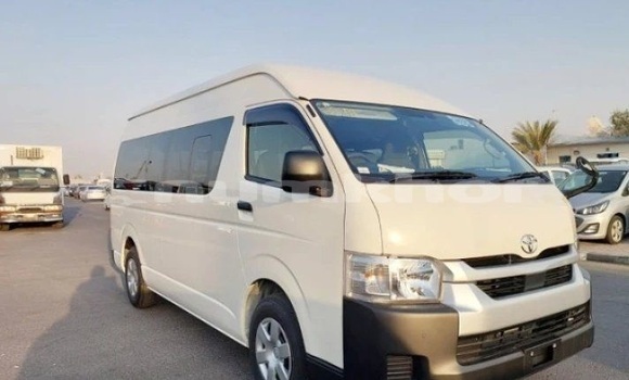Buy Used Toyota Hiace White Car in Thimphu in Timphu Buy Used Toyota Hiace White Car in Thimphu in Timphu