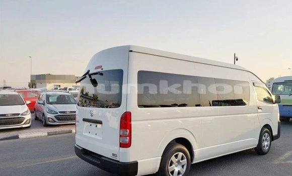 Buy Used Toyota Hiace White Car in Thimphu in Timphu Buy Used Toyota Hiace White Car in Thimphu in Timphu