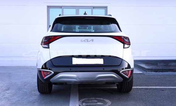 Buy Used Kia Sportage White Car in Thimphu in Timphu Buy Used Kia Sportage White Car in Thimphu in Timphu