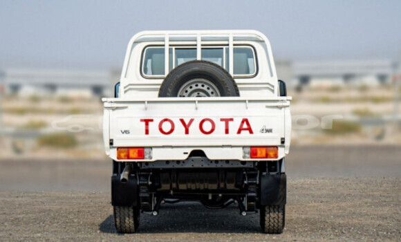 Buy Used Toyota Land Cruiser White Car in Thimphu in Timphu Buy Used Toyota Land Cruiser White Car in Thimphu in Timphu