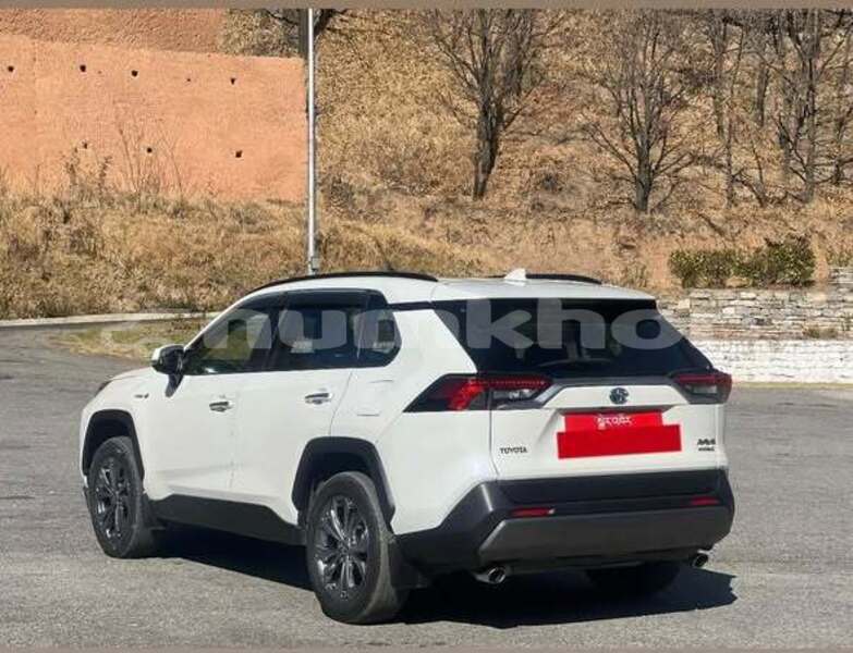 Big with watermark toyota rav4 punakha gasa 4911