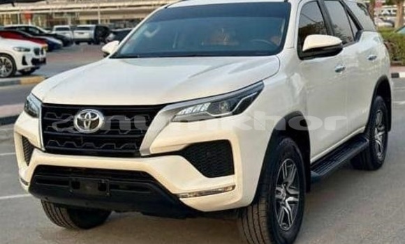 Buy Used Toyota Fortuner White Car in Thimphu in Timphu Buy Used Toyota Fortuner White Car in Thimphu in Timphu