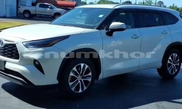 Buy Used Toyota Highlander White Car in Thimphu in Timphu Buy Used Toyota Highlander White Car in Thimphu in Timphu