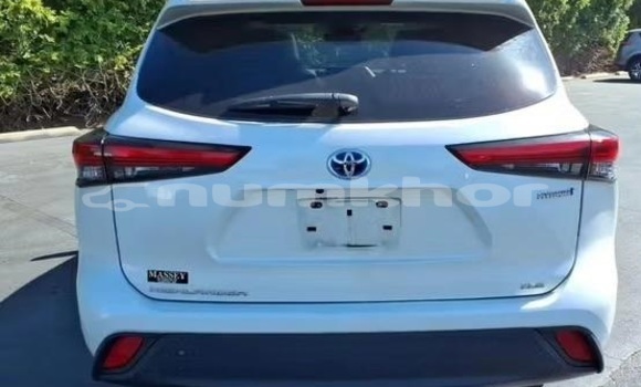 Buy Used Toyota Highlander White Car in Thimphu in Timphu Buy Used Toyota Highlander White Car in Thimphu in Timphu