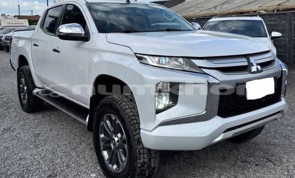Buy Used Mitsubishi L200 White Car in Thimphu in Timphu