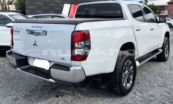 Buy Used Mitsubishi L200 White Car in Thimphu in Timphu Buy Used Mitsubishi L200 White Car in Thimphu in Timphu