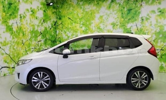 Buy Used Honda FIT White Car in Thimphu in Timphu Buy Used Honda FIT White Car in Thimphu in Timphu