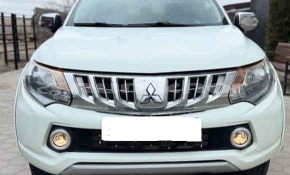 Buy Used Mitsubishi L200 White Car in Thimphu in Timphu