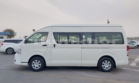 Buy Used Toyota Hiace White Car in Chhukha in Chhukha Buy Used Toyota Hiace White Car in Chhukha in Chhukha