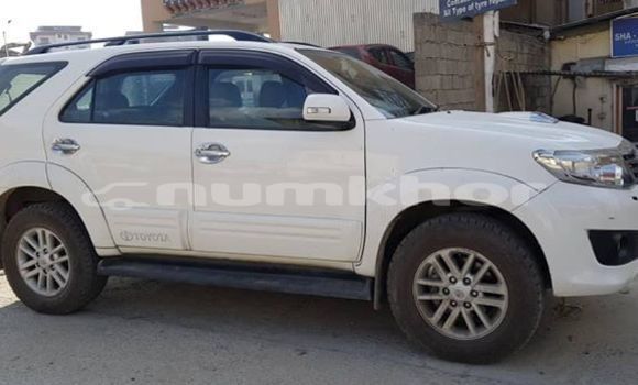 Buy Used Toyota Fortuner White Car in Thimphu in Timphu Buy Used Toyota Fortuner White Car in Thimphu in Timphu
