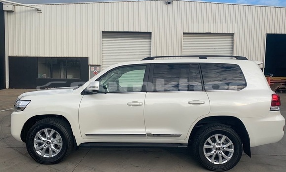 Buy Used Toyota Land Cruiser White Car in Thimphu in Timphu Buy Used Toyota Land Cruiser White Car in Thimphu in Timphu