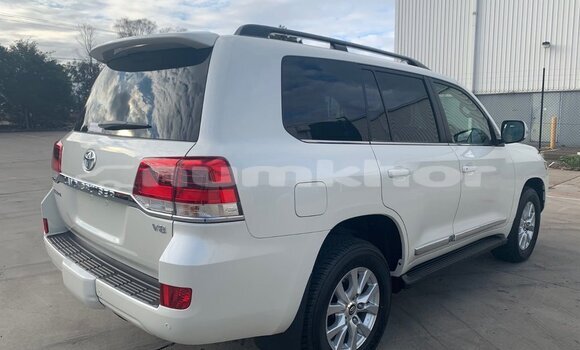Buy Used Toyota Land Cruiser White Car in Thimphu in Timphu Buy Used Toyota Land Cruiser White Car in Thimphu in Timphu