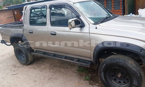 Buy Used Toyota Hilux White Car in Thimphu in Timphu Buy Used Toyota Hilux White Car in Thimphu in Timphu