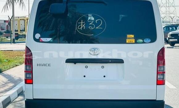 Buy Used Toyota Hiace White Car in Thimphu in Timphu Buy Used Toyota Hiace White Car in Thimphu in Timphu