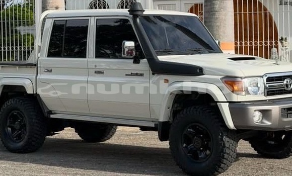Buy Used Toyota Land Cruiser White Car in Thimphu in Timphu
