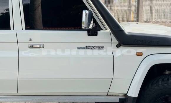 Buy Used Toyota Land Cruiser White Car in Thimphu in Timphu Buy Used Toyota Land Cruiser White Car in Thimphu in Timphu