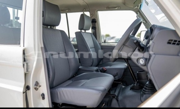 Buy Used Toyota Land Cruiser White Car in Thimphu in Timphu Buy Used Toyota Land Cruiser White Car in Thimphu in Timphu