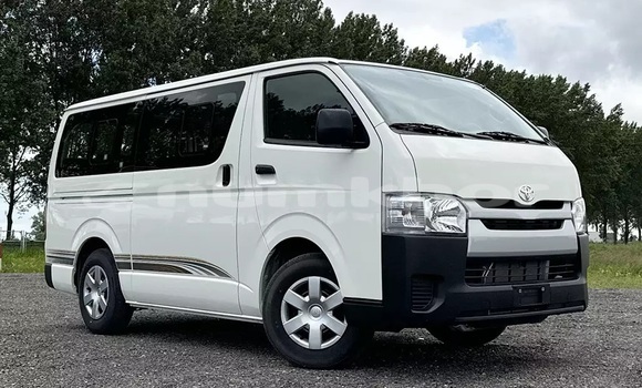Buy Used Toyota Hiace White Car in Import - Dubai in Bumthang