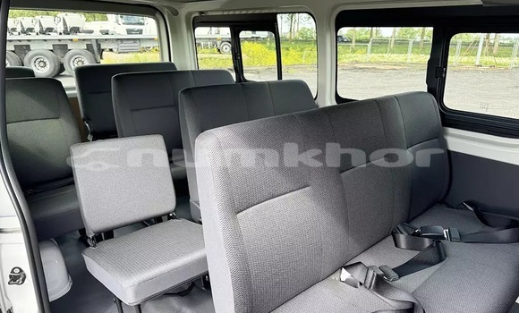 Buy Used Toyota Hiace White Car in Import - Dubai in Bumthang Buy Used Toyota Hiace White Car in Import - Dubai in Bumthang
