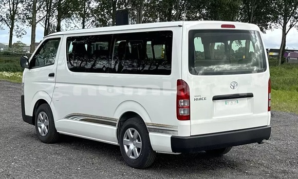 Buy Used Toyota Hiace White Car in Import - Dubai in Bumthang Buy Used Toyota Hiace White Car in Import - Dubai in Bumthang
